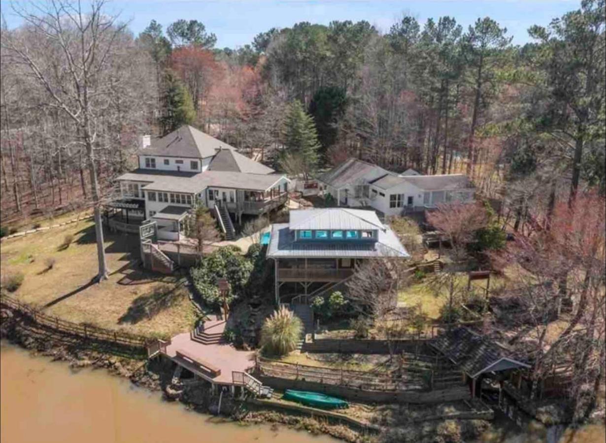 Chateau On The Lake Retreat Acworth Exterior photo