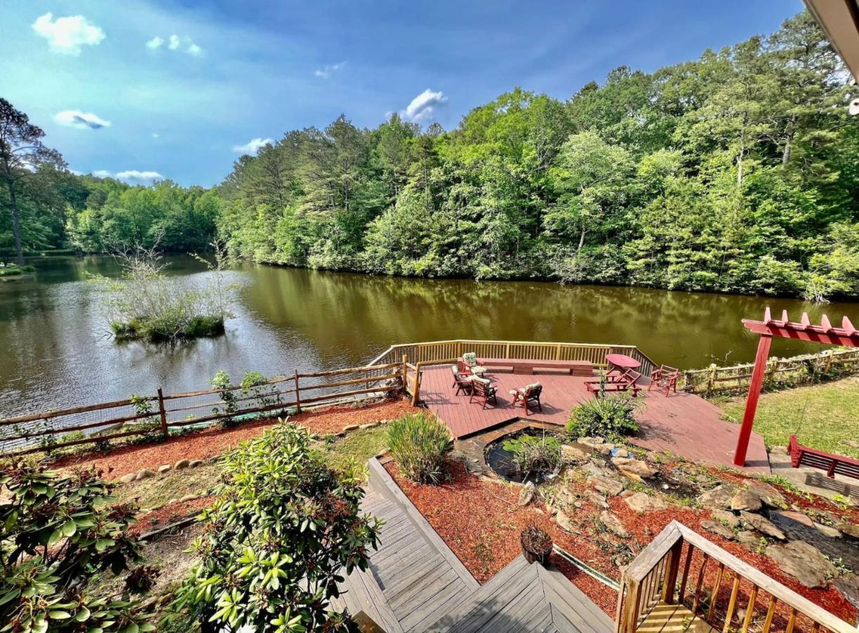 Chateau On The Lake Retreat Acworth Exterior photo